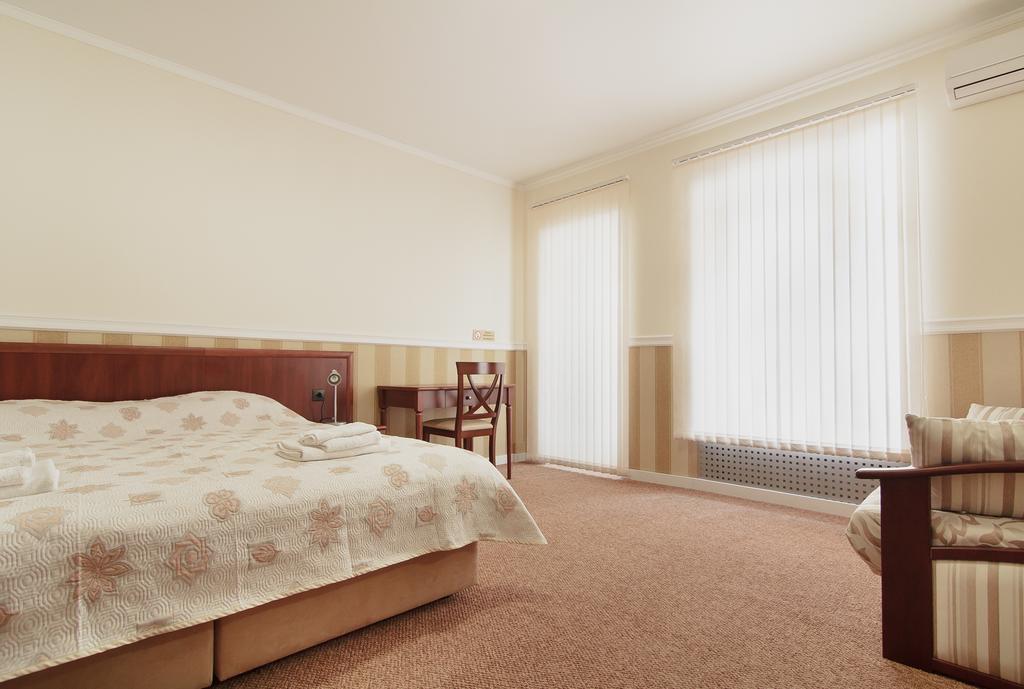 Consul Hotel Консул Одеса Стая снимка